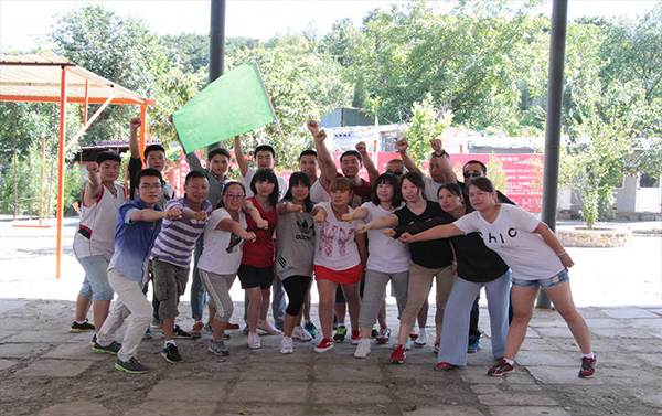 2016年公司舉行拓展培訓活動合影留念(圖1) 2016年公司舉行拓展培訓活動合影留念(圖1)