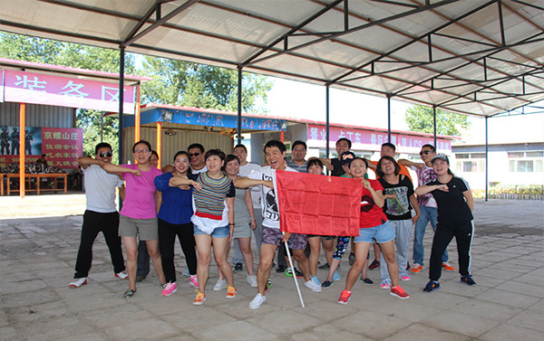 2016年公司舉行拓展培訓活動合影留念(圖2) 2016年公司舉行拓展培訓活動合影留念(圖2)