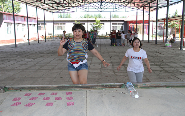 2016年公司舉行拓展培訓活動合影留念(圖4) 2016年公司舉行拓展培訓活動合影留念(圖4)